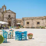 La Terrazza Sul Mare, 44 *